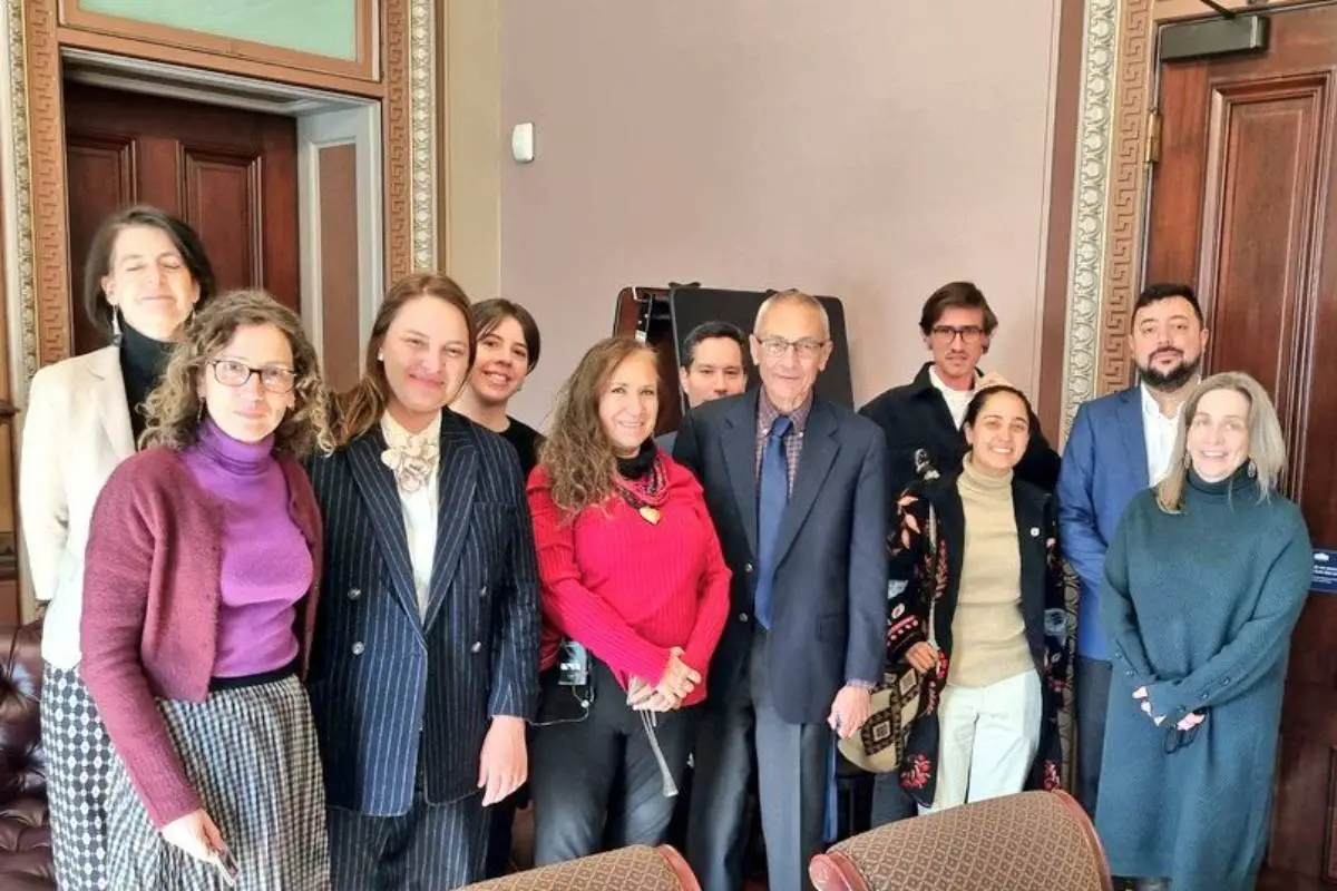 Académicos chilenos en la Casa Blanca, cedida