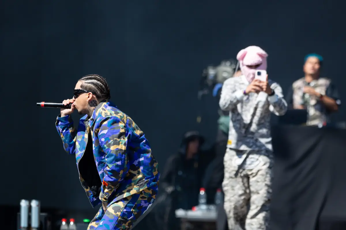 Young Cister, Agencia Uno