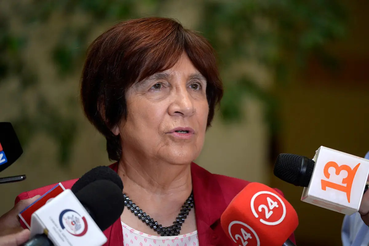 Carmen Hertz, Agencia Uno