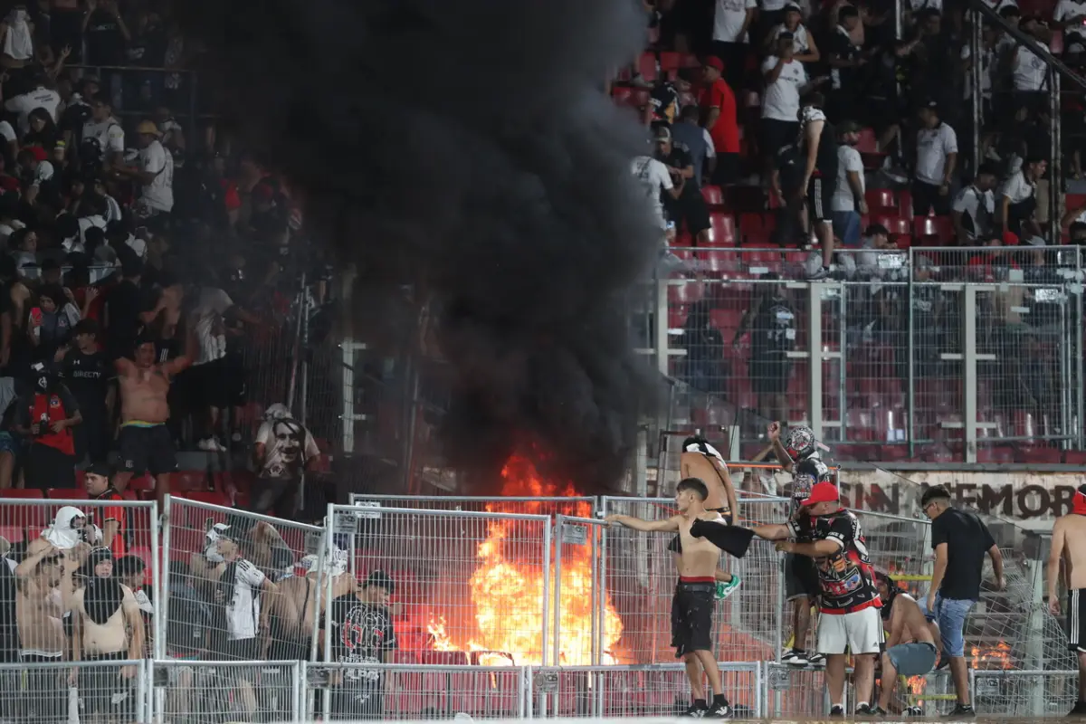 Garra Blanca destruyó el sector norte del Estadio Nacional, Agencia Uno