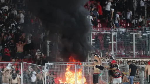 Garra Blanca destruyó el sector norte del Estadio Nacional, Agencia Uno