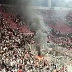 fuego en las tribunas en final de la Supercopa