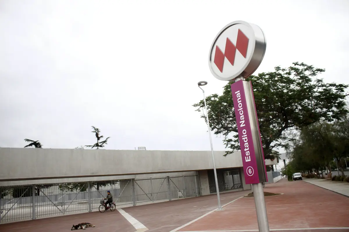 Metro Estadio Nacional, Agencia UNO