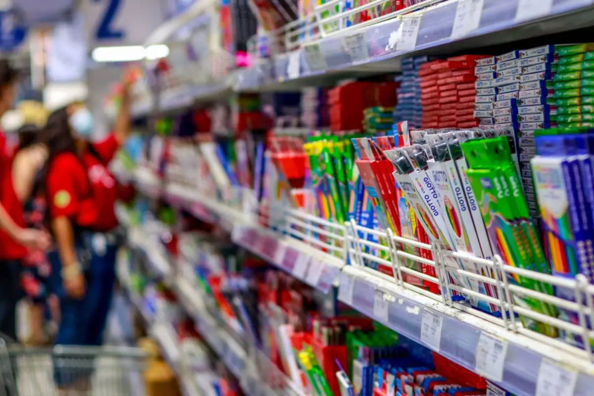 útiles escolares, cedida