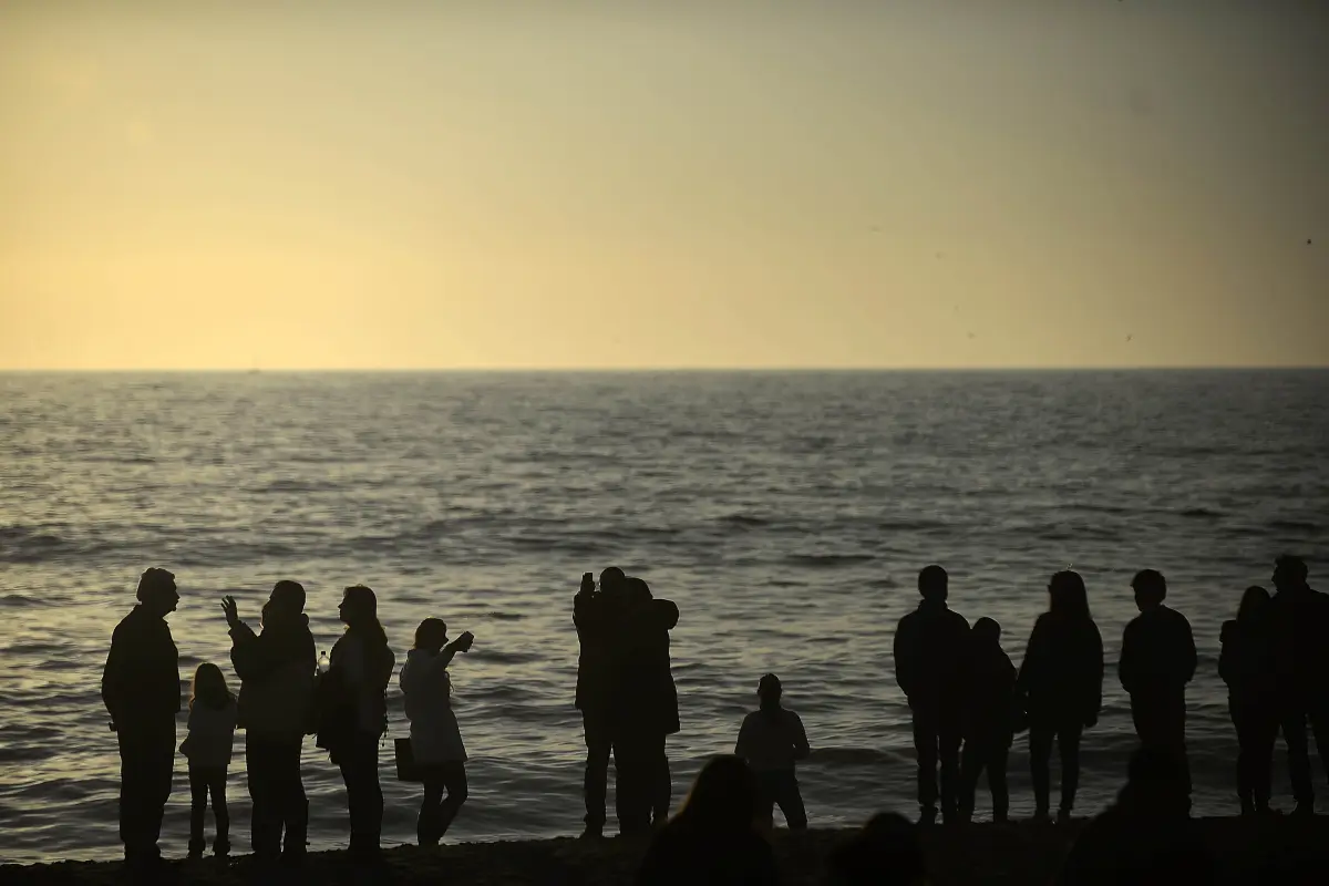 Puesta de sol, Agencia Uno