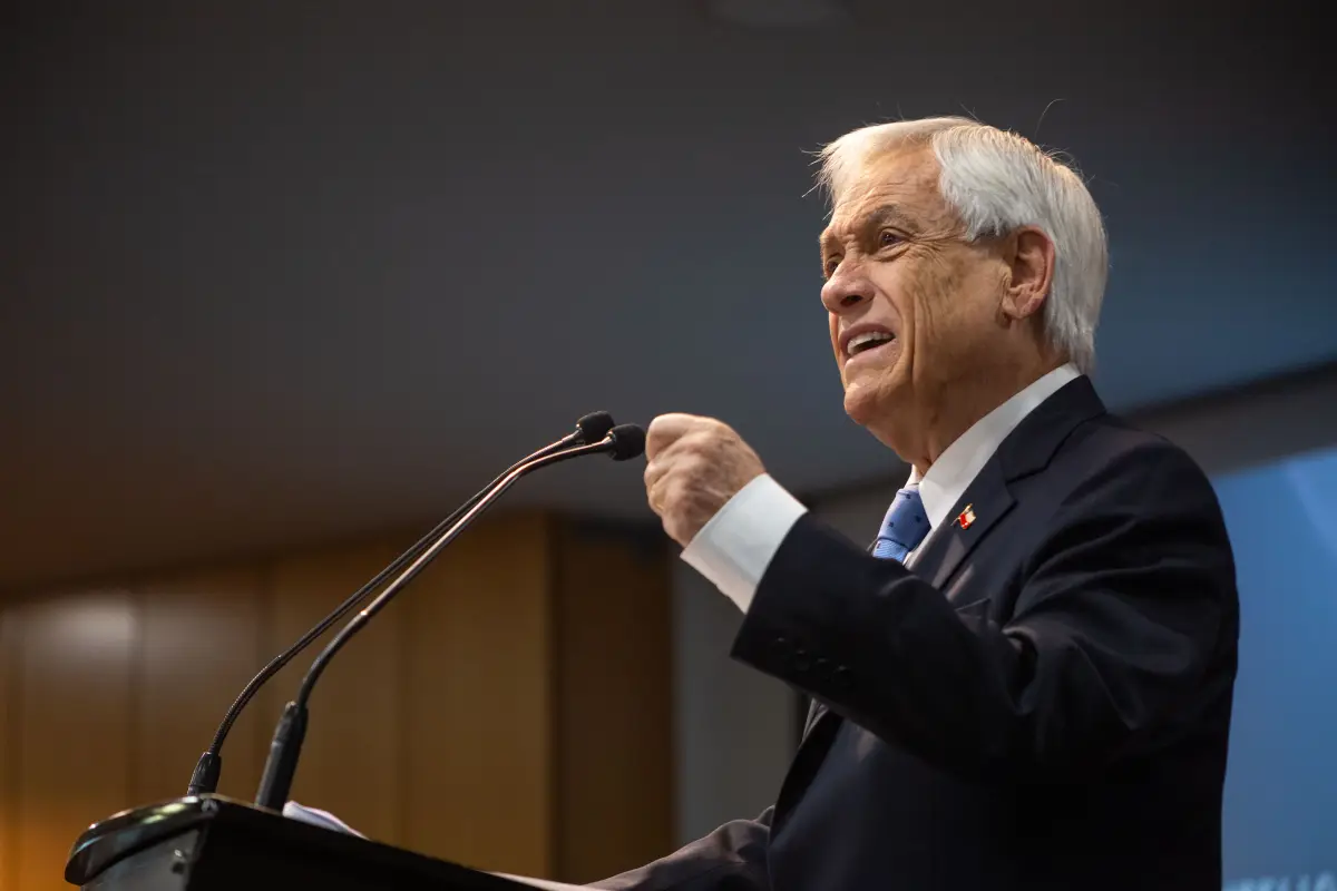 Sebastián Piñera , Agencia Uno