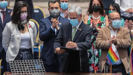 En 2021, Sebastián Piñera firmó la Ley de Matrimonio Igualitario, Agencia Uno