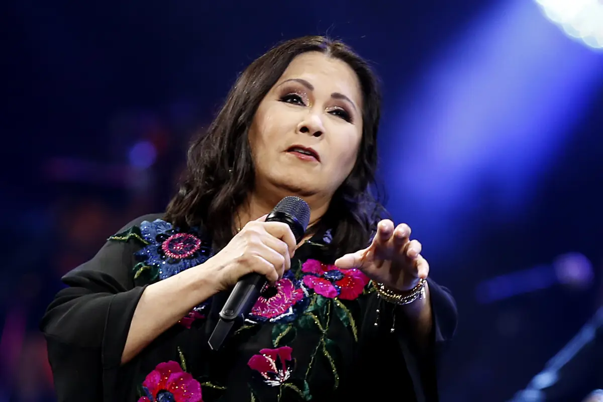 Ana Gabriel, Agencia Uno