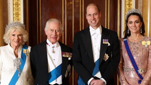 El rey y la reina de Reino Unido junto al príncipe y la princesa de Gales, The Royal Familiy