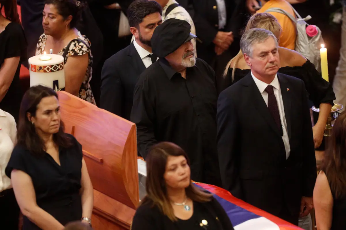 Negro Piñera en velorio, Agencia UNO