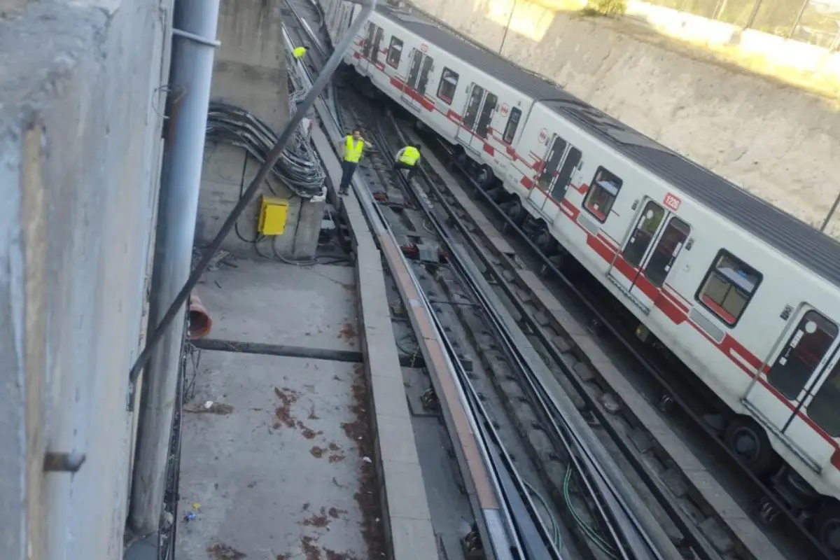 Tren de Metro descarriló en estación Neptuno, Twitter