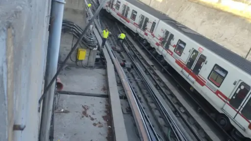 Tren de Metro descarriló en estación Neptuno, Twitter
