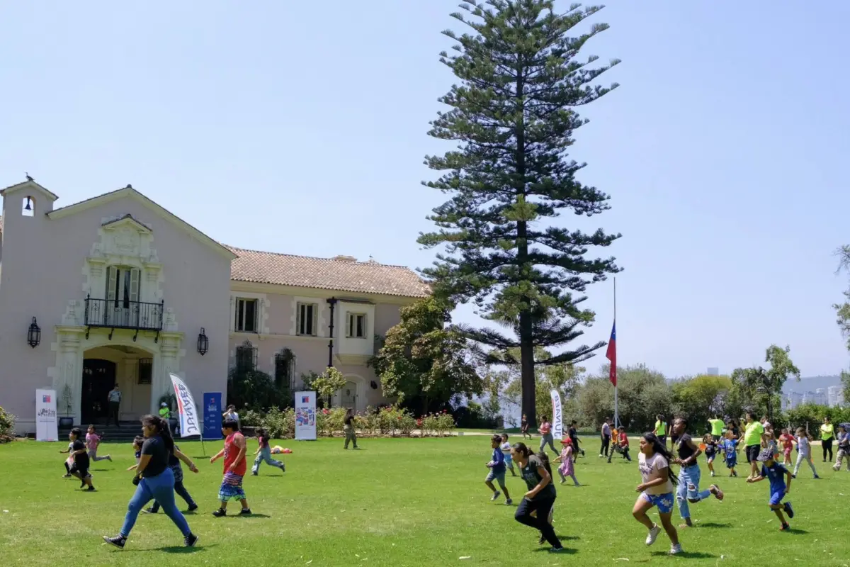 niños corriendo en Cerro Castillo