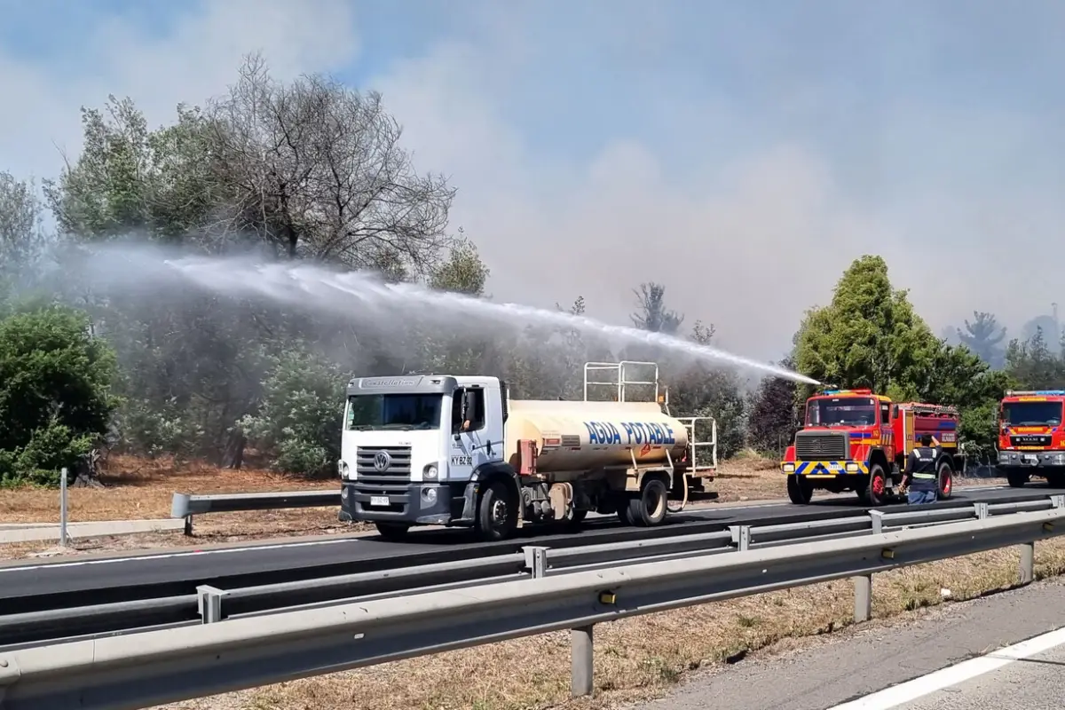 Ruta 68 cortada por incendio forestal