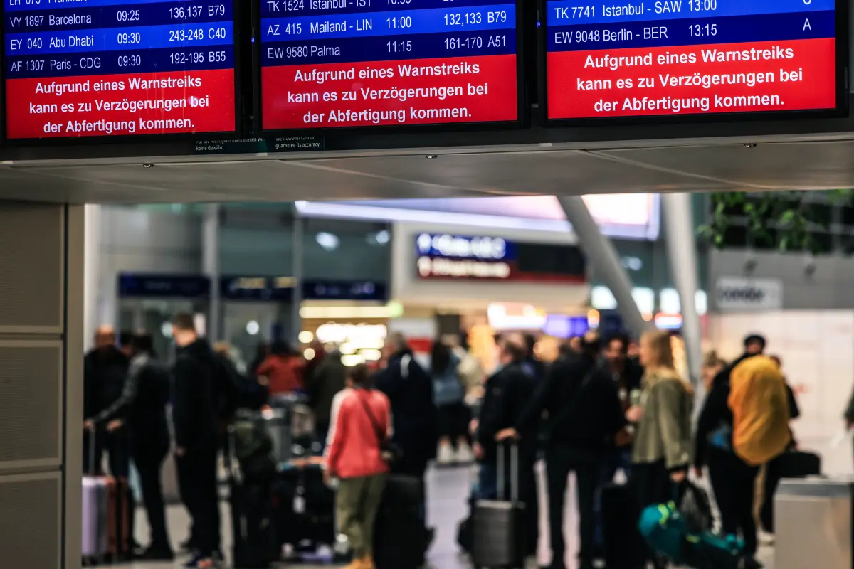 En el aeropuerto de Duesseldorf: "Debido a un aviso de huelga, puede haber retrasos en el check-in", Agencia Uno