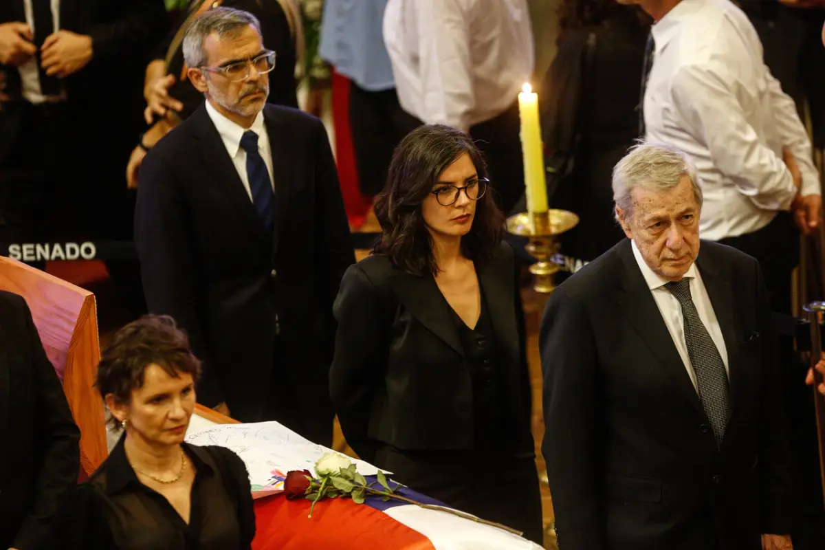 Camila Vallejo y otros cinco ministros llegaron al funeral de Sebastián Piñera, Agencia Uno