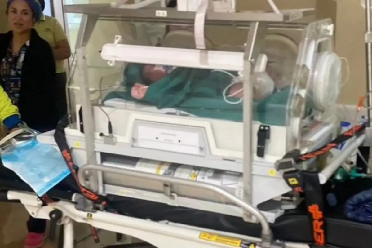 Raymond Cruz, Redes sociales