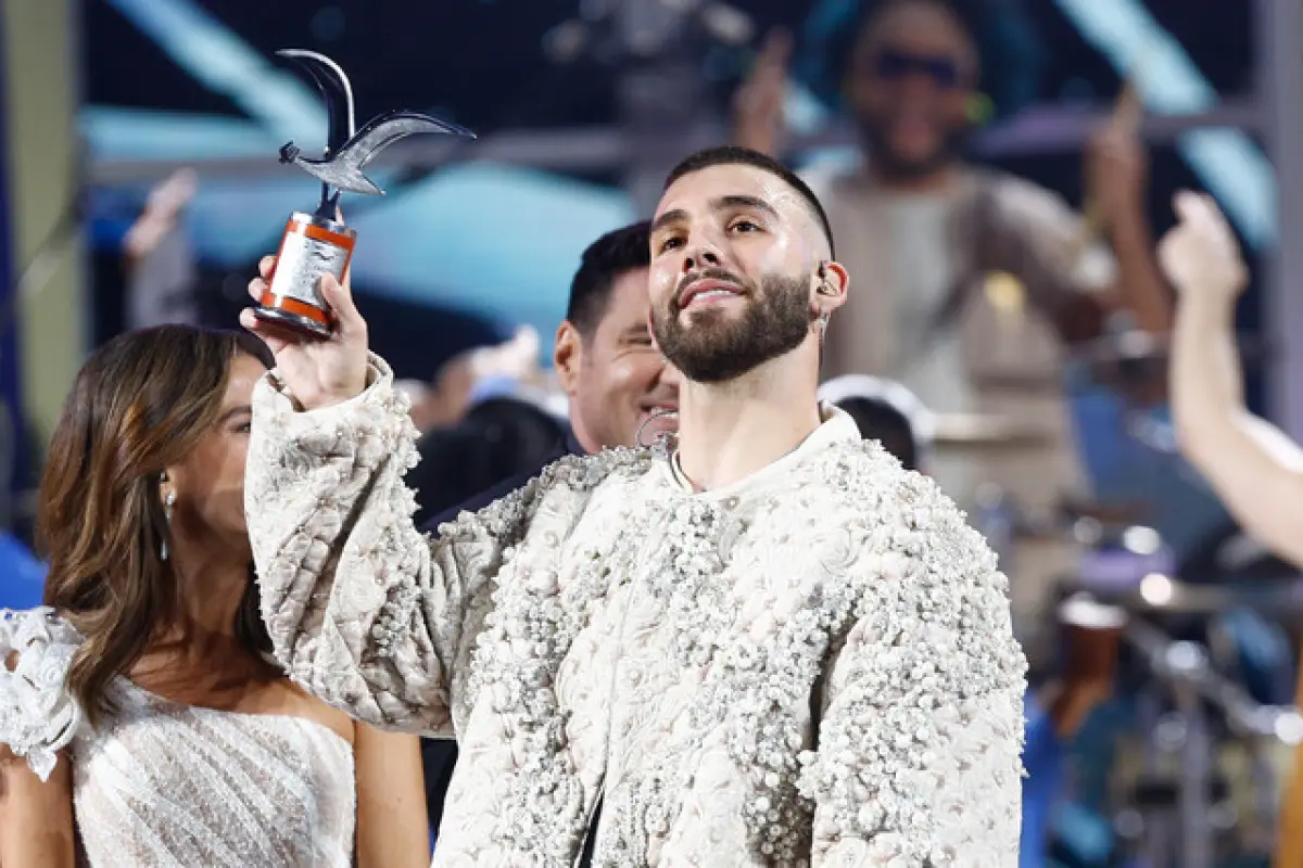 Manuel Turizo, Agencia Uno