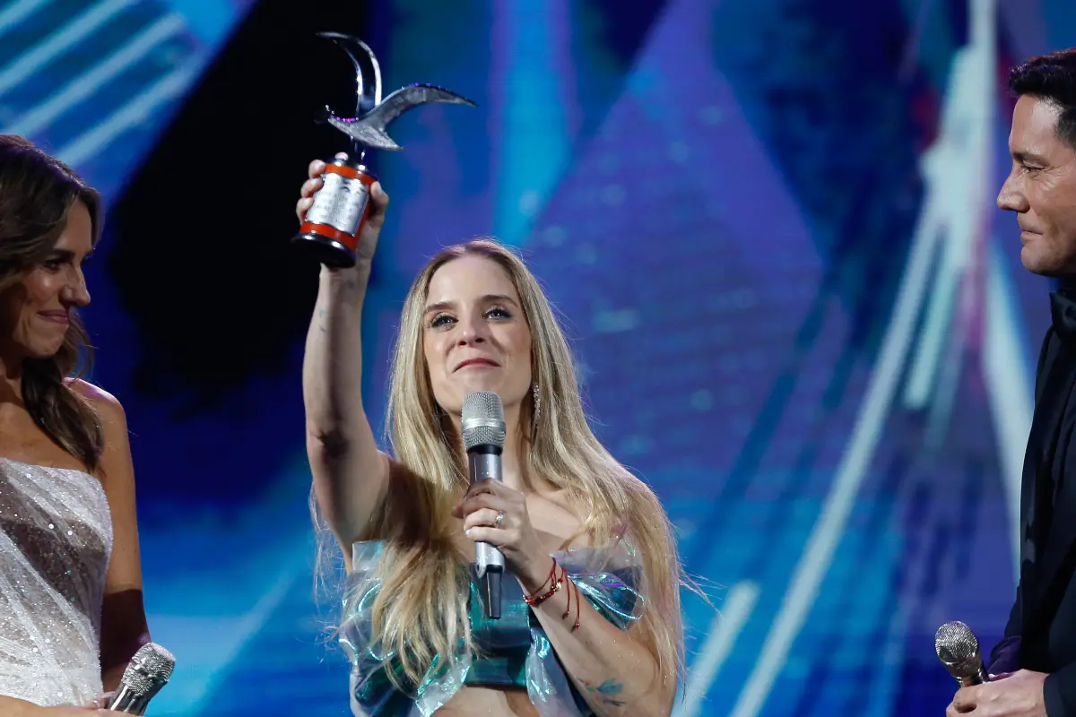 Alison Mandel , Agencia Uno