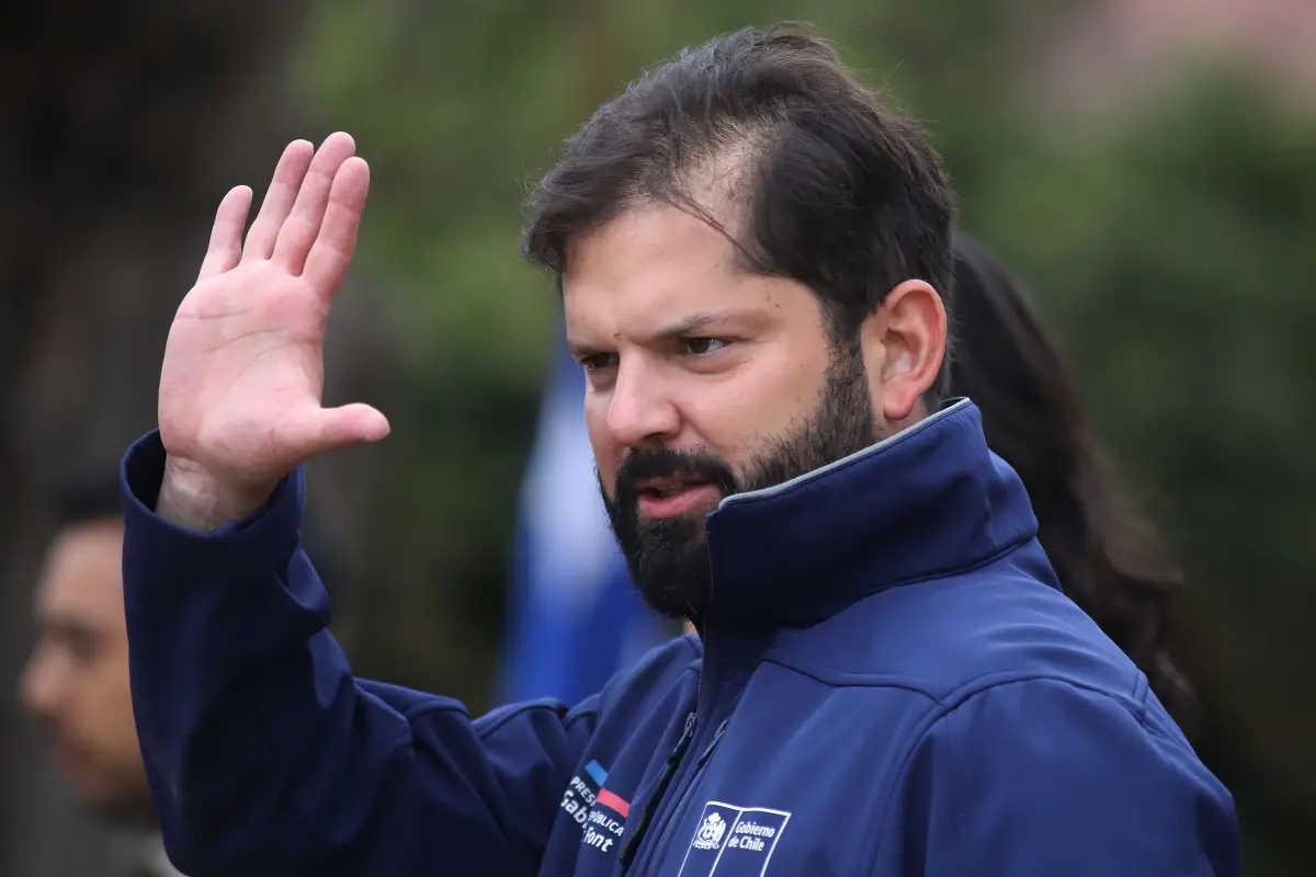 Gabriel Boric, Agencia Uno