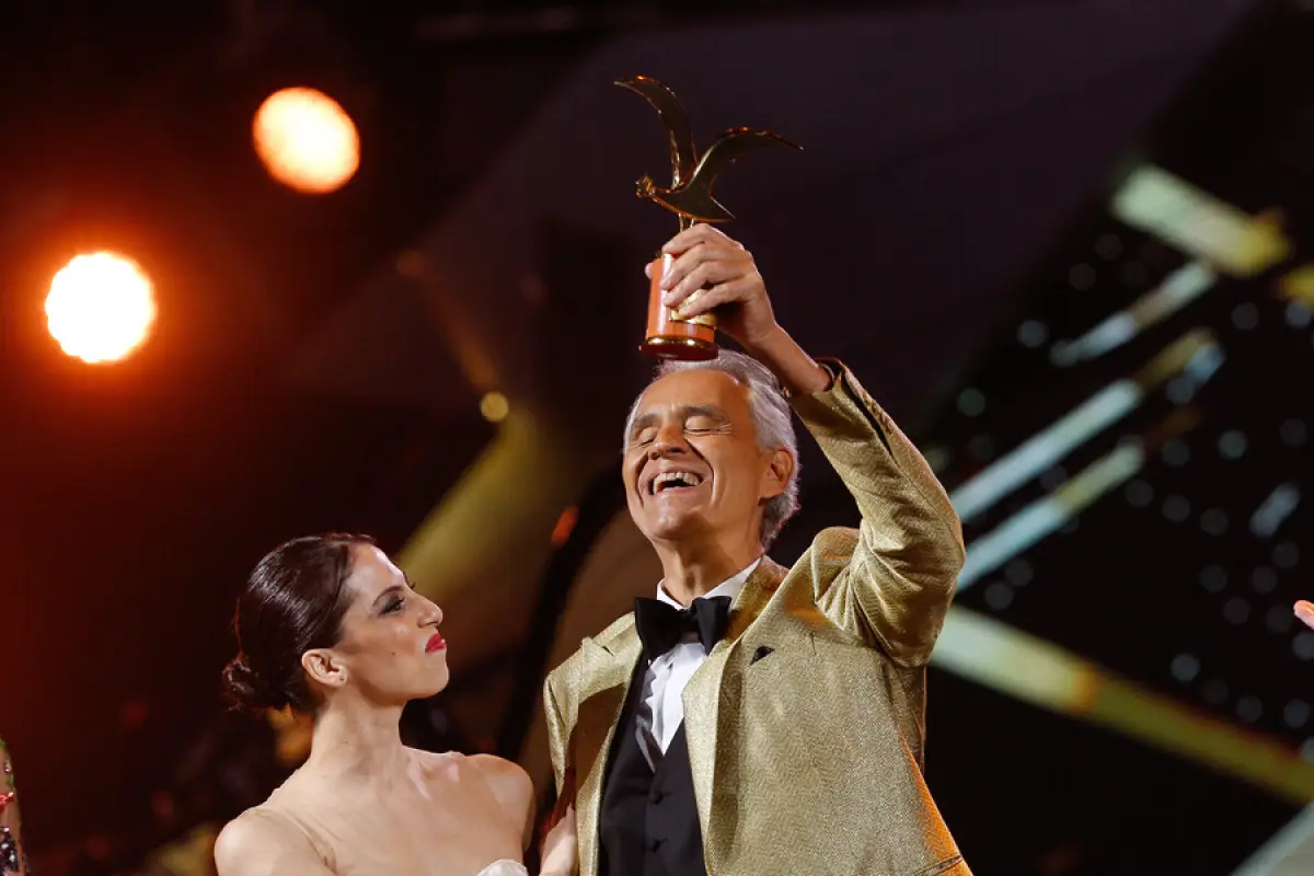 Andrea Bocelli se llevó dos galardones, Agencia Uno