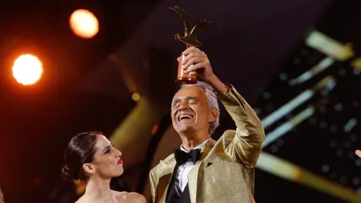 Andrea Bocelli se llevó dos galardones, Agencia Uno