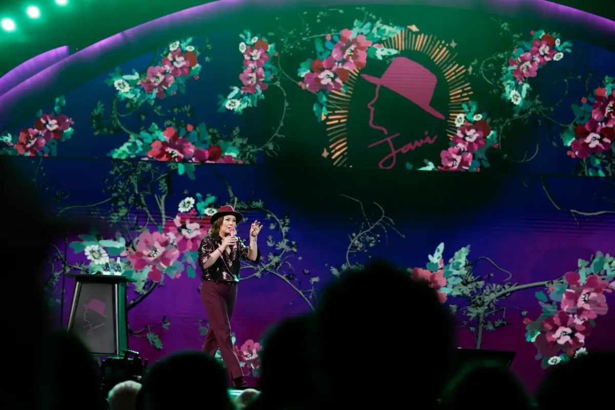 Javiera Contador, Agencia Uno