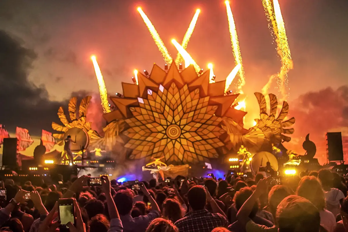 Corona Sunsets, Redes Sociales