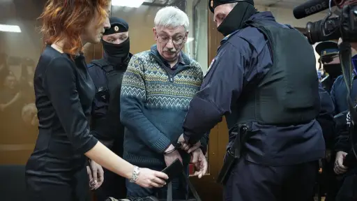 Oleg Orlov al término del juicio, AP