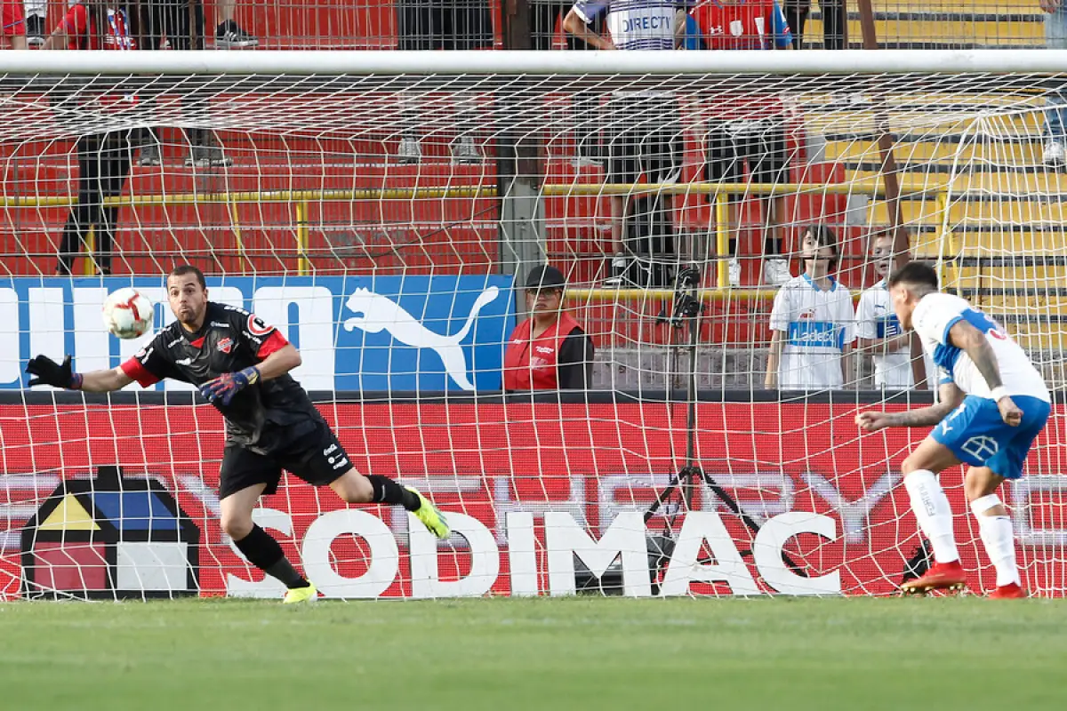 Nicolás Castillo volvió a jugar este año con los Cruzados, Agencia Uno