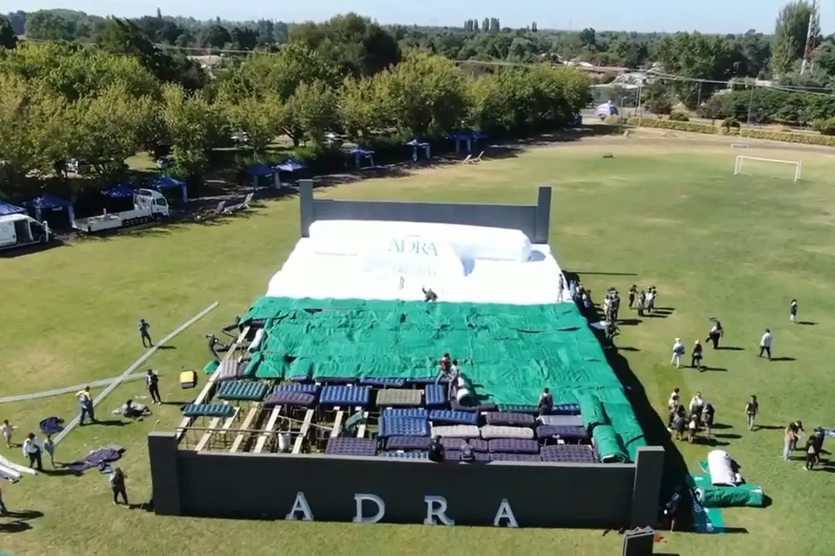 La cama más grande del mundo, ADRA Chile
