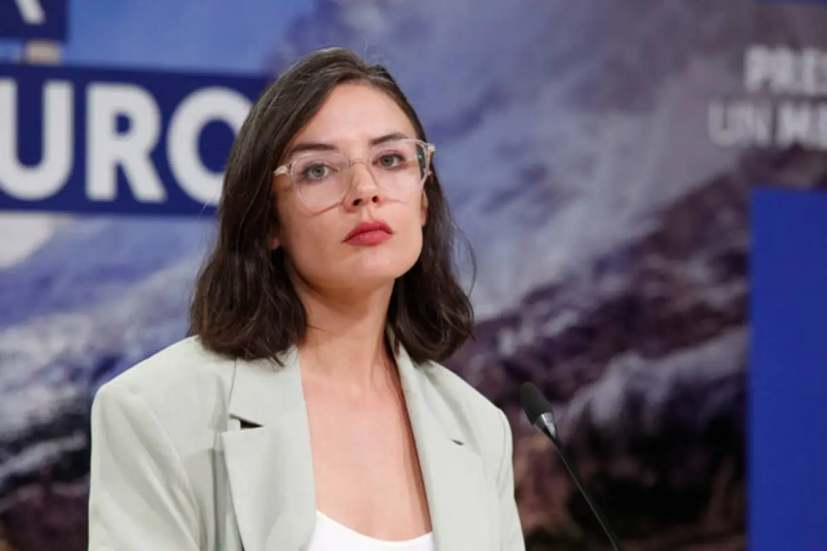 Camila Vallejo, Agencia Uno