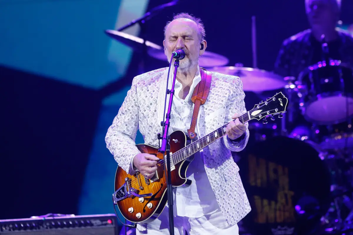 Men at Work, Agencia Uno