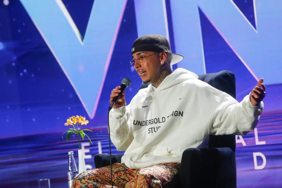 Young Cister en la conferencia de prensa, Agencia Uno