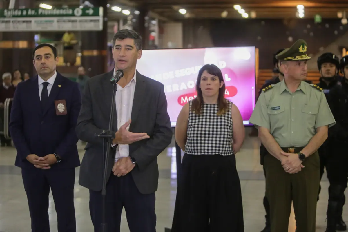Metro de Santiago presenta plan para marzo, Agencia UNO
