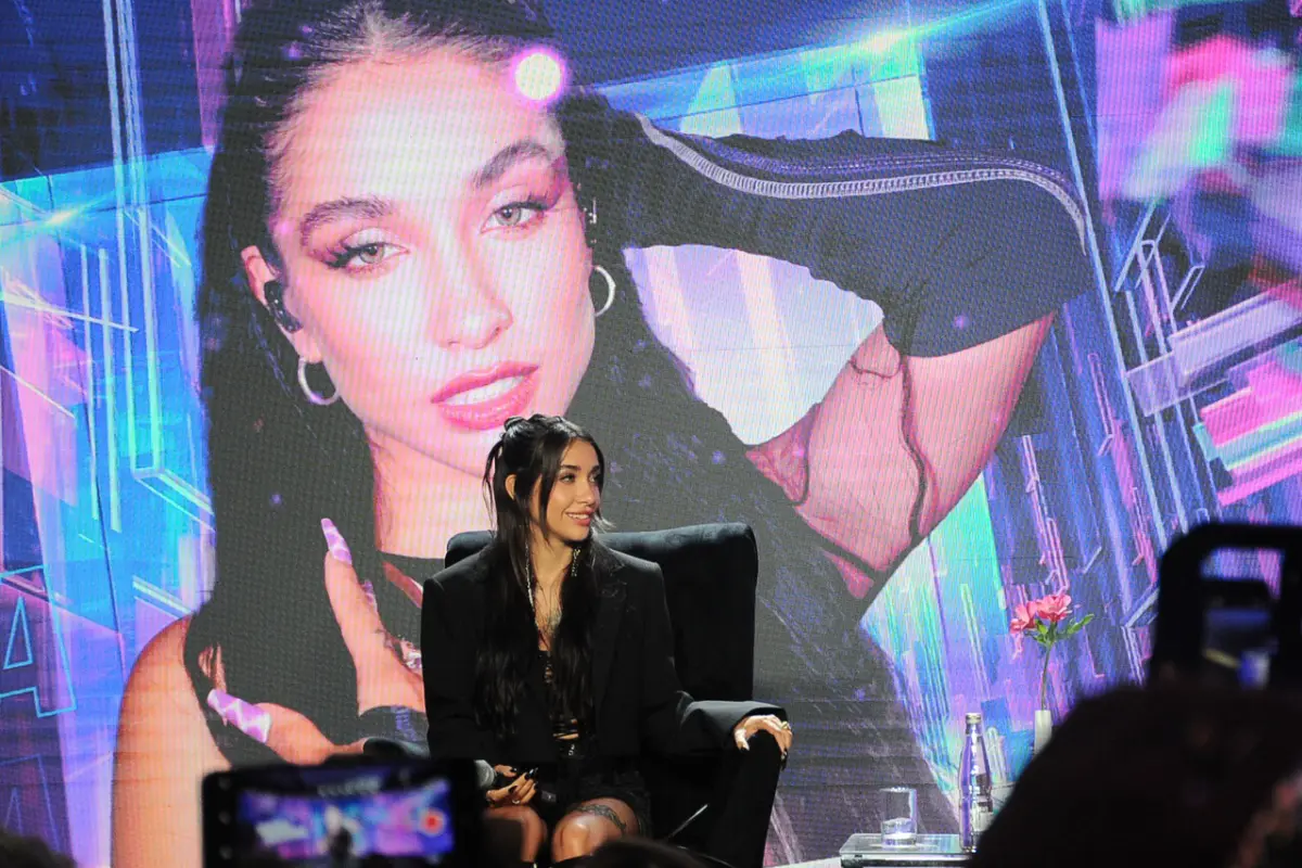 María Becerra, Agencia Uno