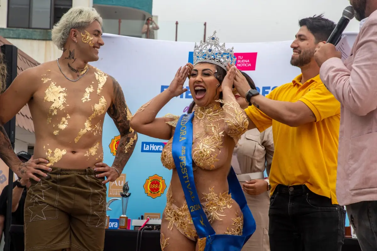 Naya Fácil, Agencia Uno