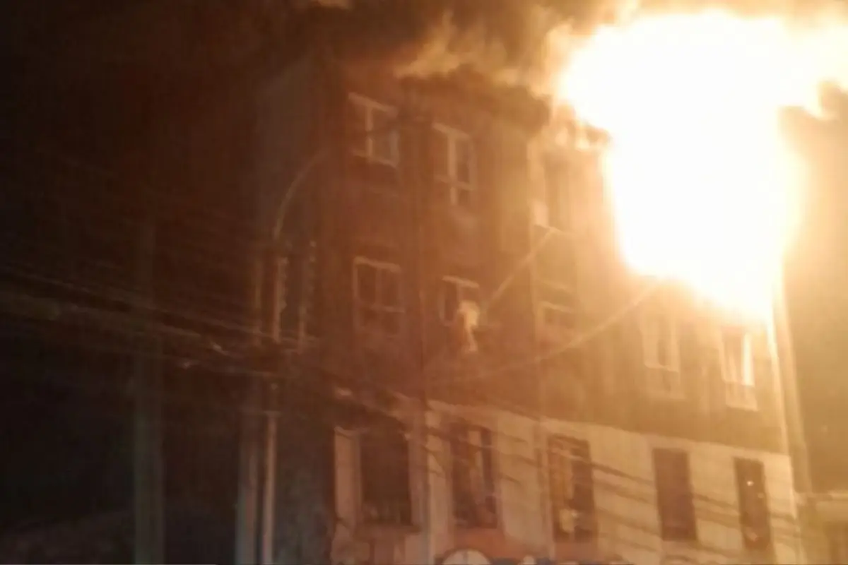 Incendio afectó a casona de Valaraíso, Twitter