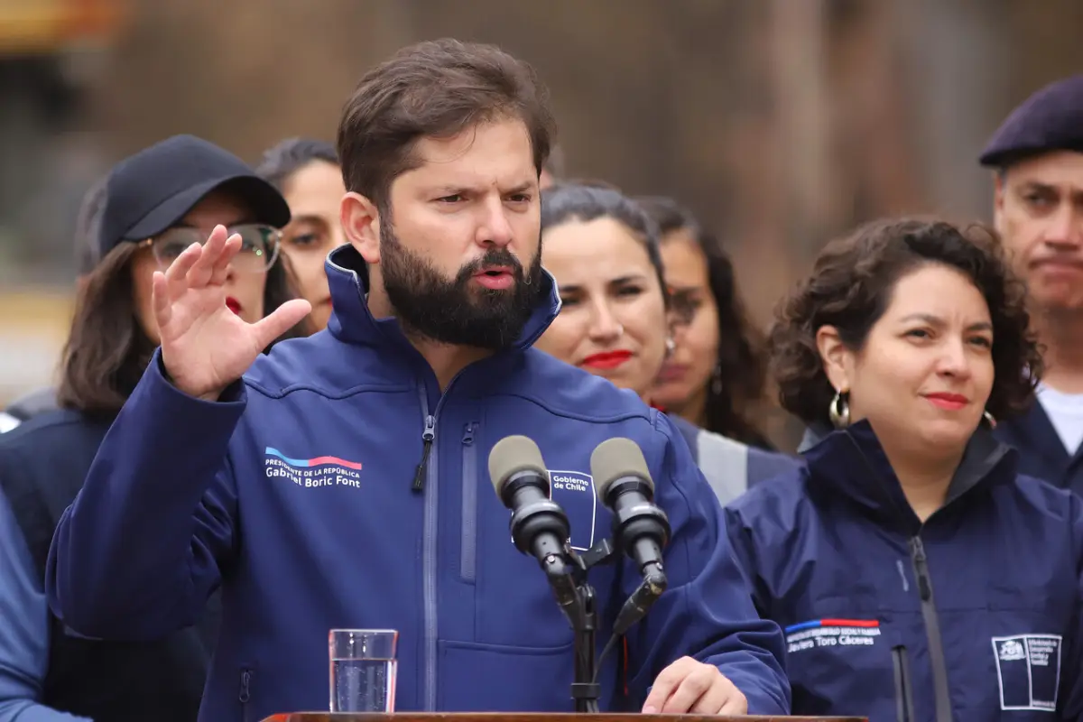 Gabriel Boric, Agencia Uno