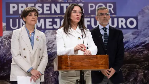 Ximena Aguilera, Camila Vallejo y Luis Cordero, Agencia Uno