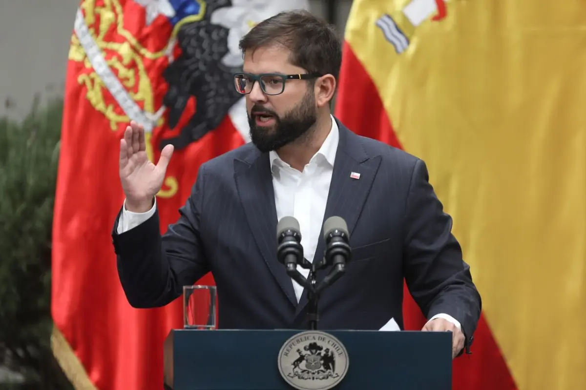 Gabriel Boric, Agencia Uno