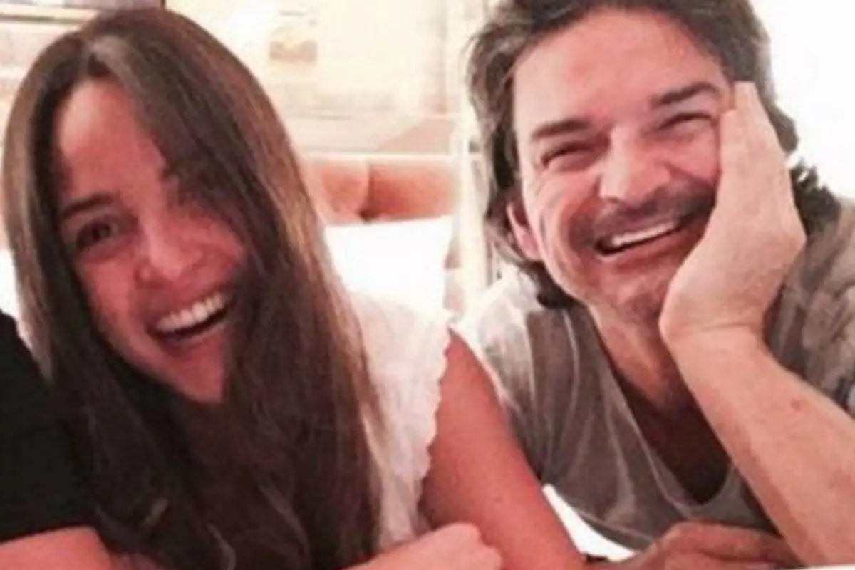 Adria Arjona junto a su papá, Redes Sociales