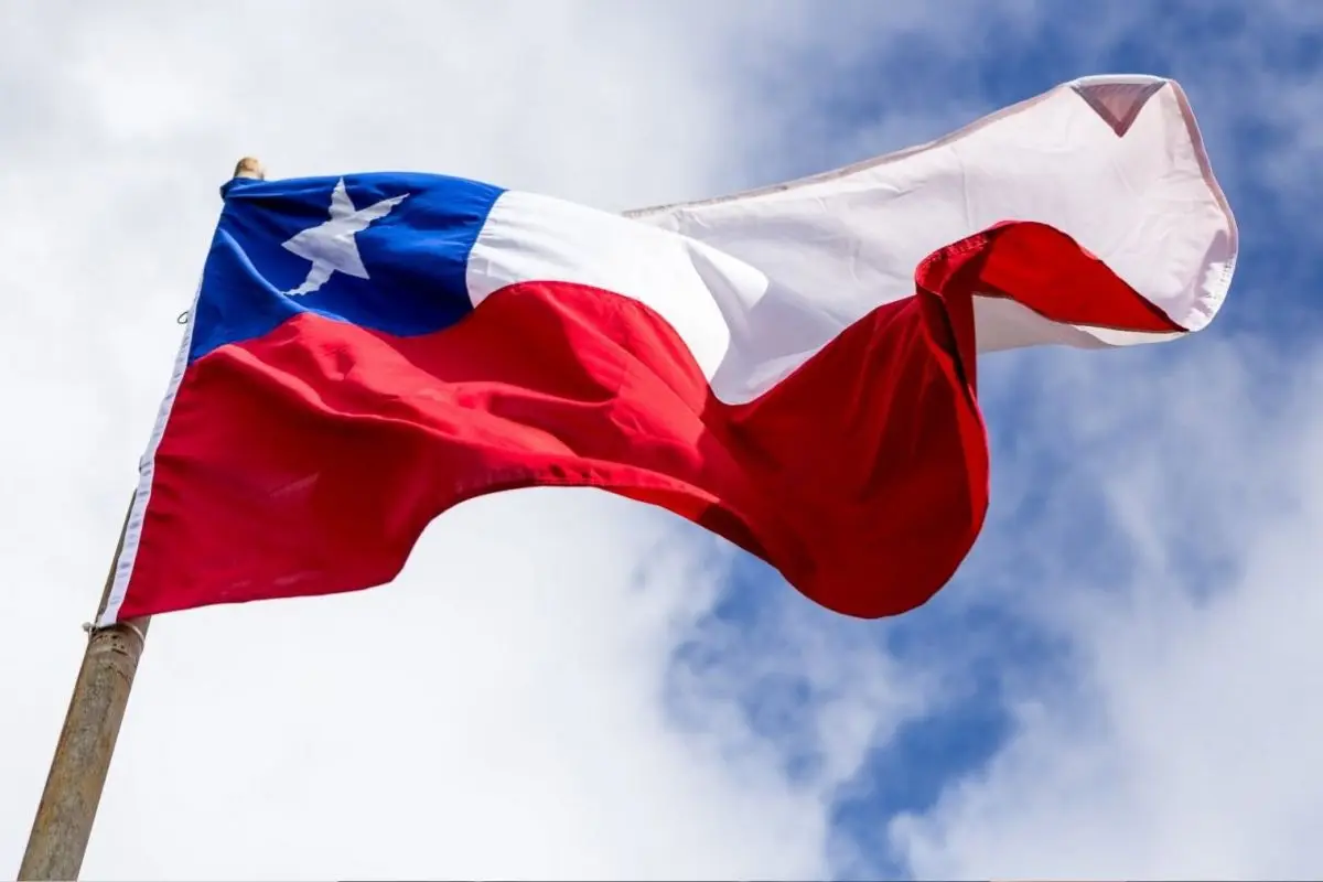 Alumnos deberán cantar el himno una vez por semana, Agencia Uno