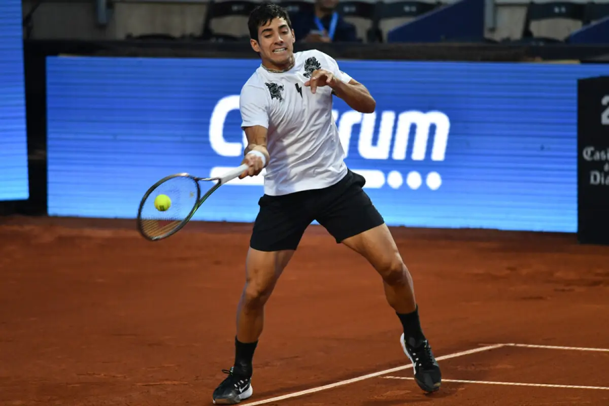 Cristian Garin vs Tomas Barrios durante el partido por el Chile Open ATP 250 Santiago en el Court Central de San Carlos de Apoquindo., OSCAR GUERRA / AGENCIAUNO