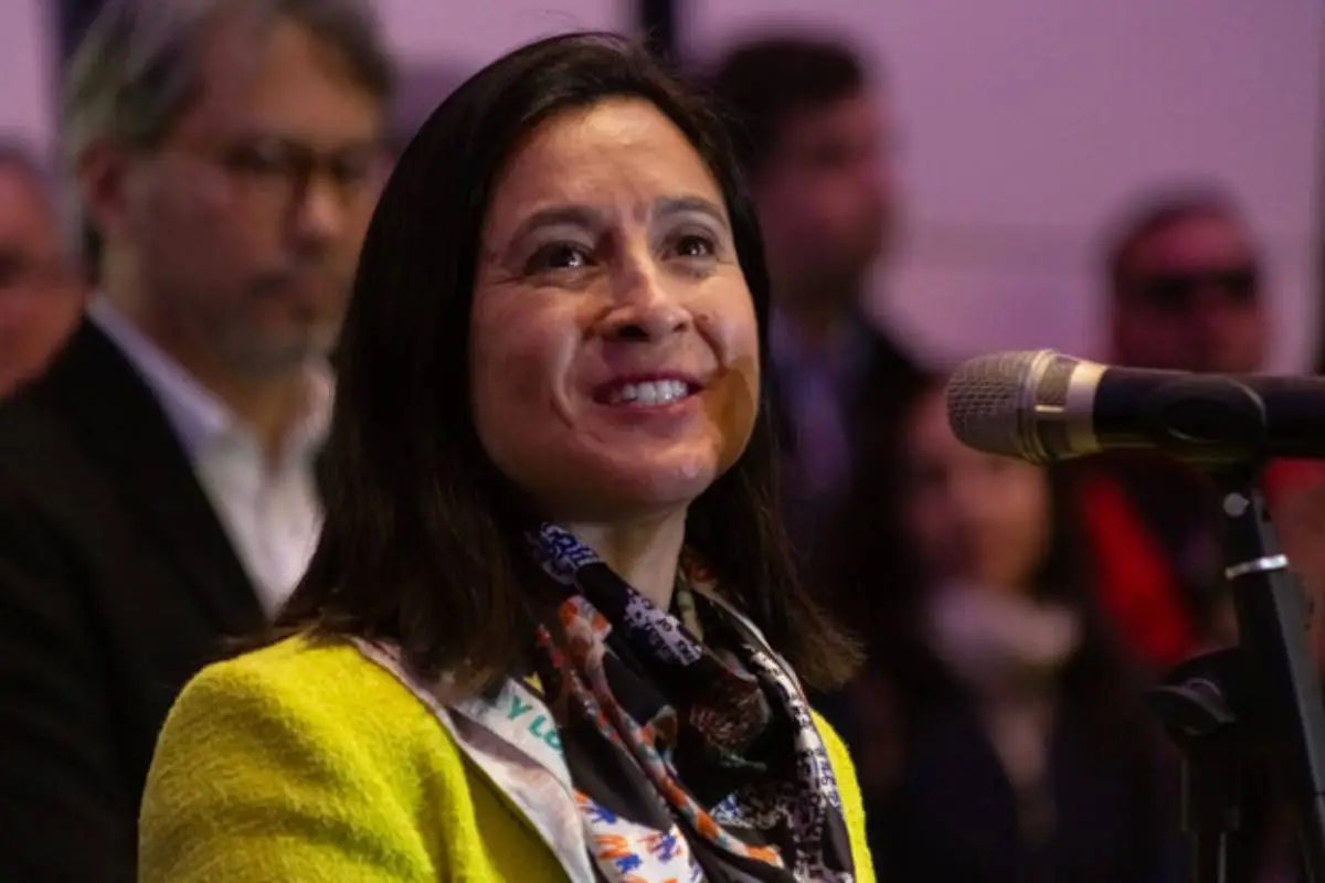 Daniela Peñaloza, Agencia Uno