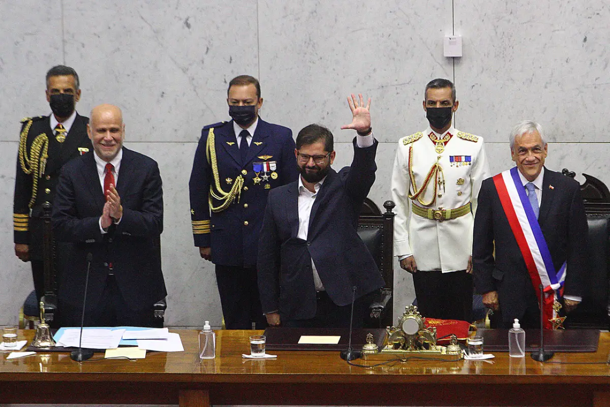 Gabriel Boric y Sebastián Piñera, Agencia Uno