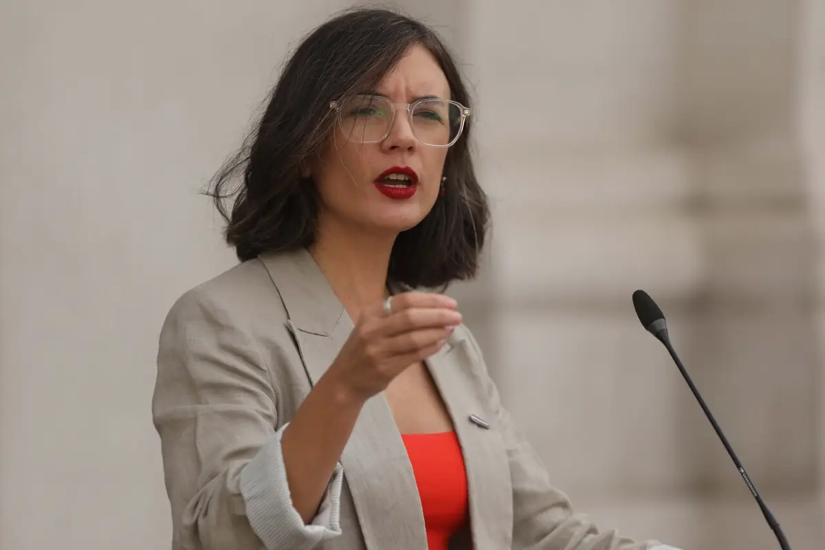 Camila Vallejo, Agencia Uno