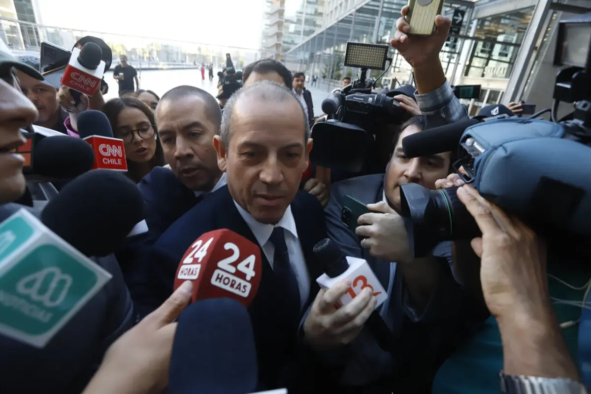 Sergio Muñoz llegó escoltado a su formalización, Agencia Uno