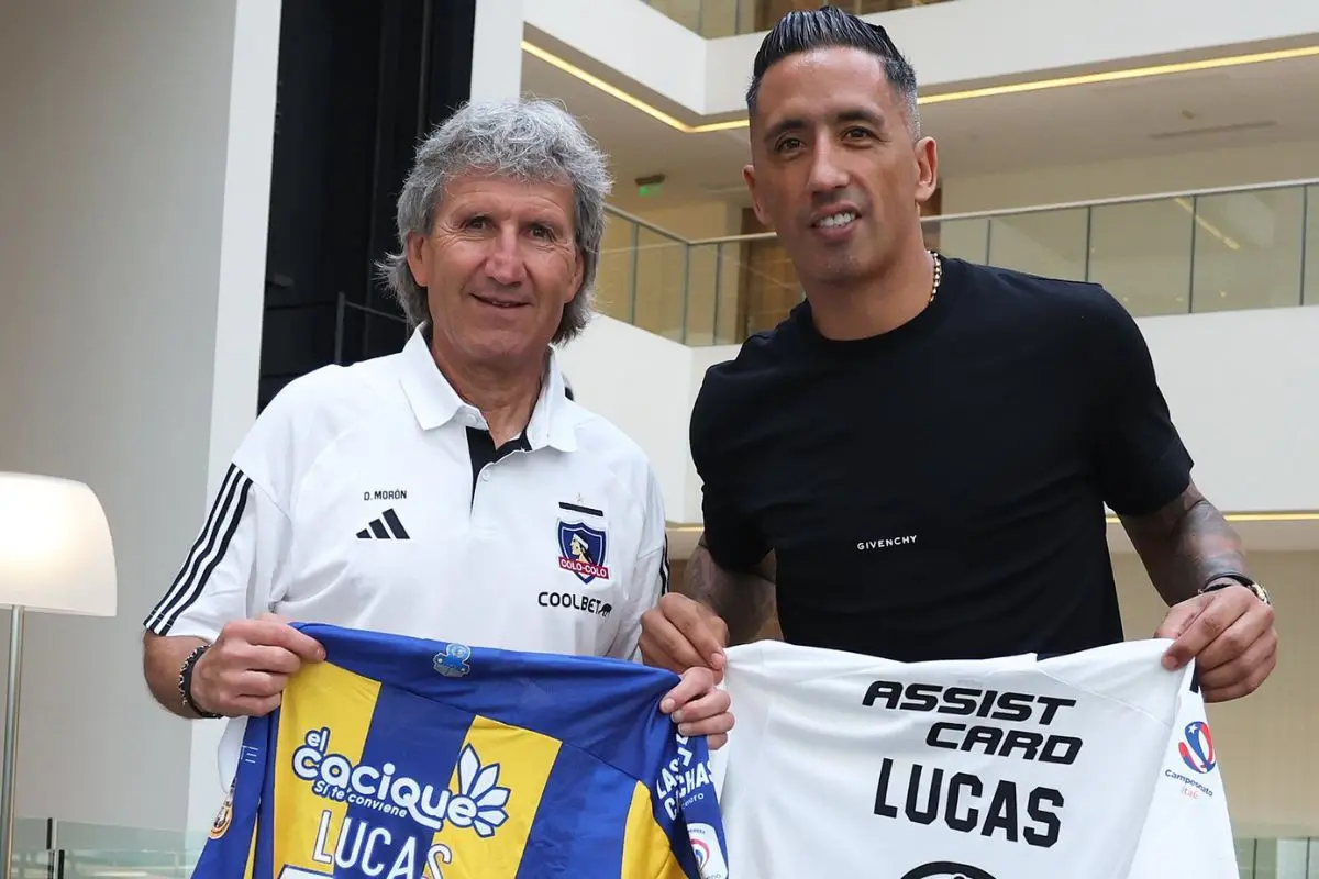 Lucas Barrios estuvo en la concentración de Colo Colo, Colo Colo