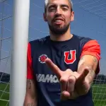 Gabriel Castellón lleva un gol en contra en la portería azul., Universidad de Chile